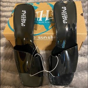 NWOT Malibu Glossy Black Women's Sandals
